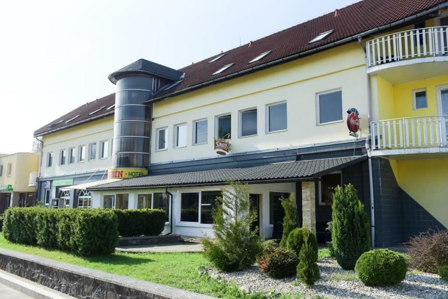 Hotel Rubin Svidnik Zewnętrze zdjęcie
